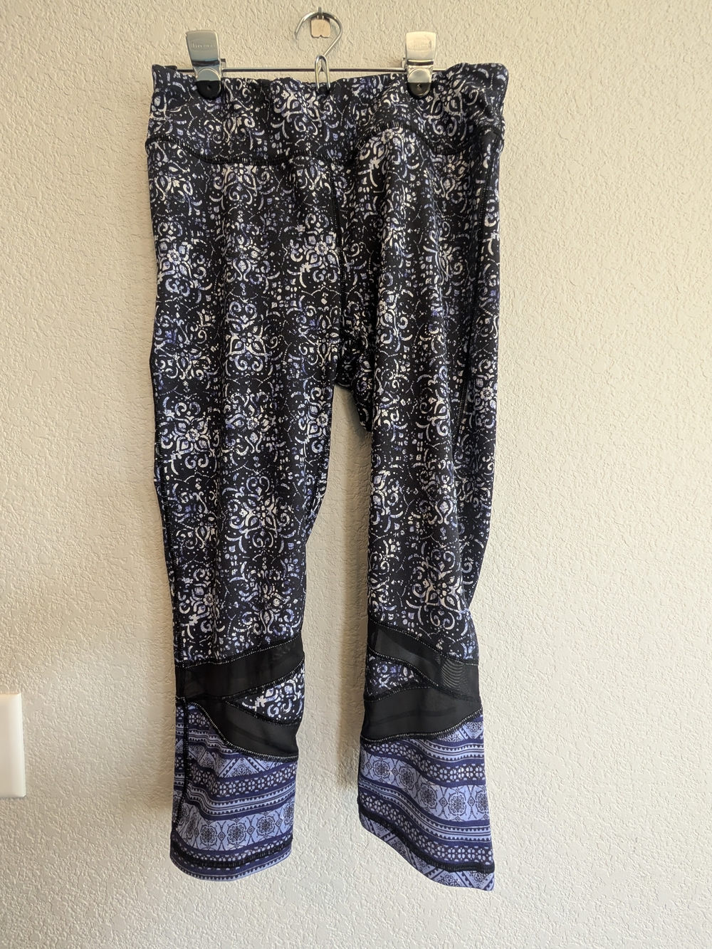 GAIAM Women's Sz L Black, White & Blue Patterned Wide-Leg Leggings Activewear